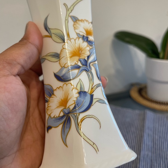 Aynsley the orchid vase - Picture 4 of 5
